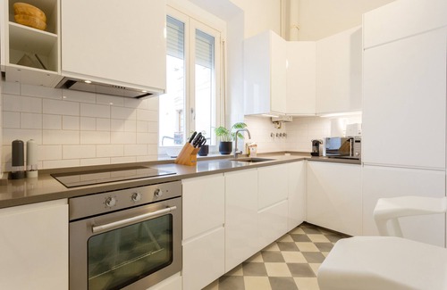 Old Town Apartment | The QUEEN's Designer Apartment by Cadiz4Rentals