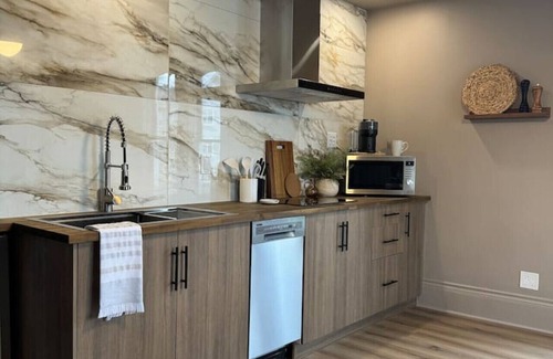 Moncton Apartment | The Queenie - 3 minutes walk from Avenir Centre