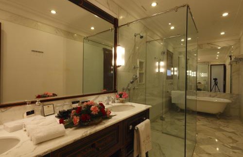 Amer Fort Road Hotel | The Raj Palace (Small Luxury Hotels of the World)