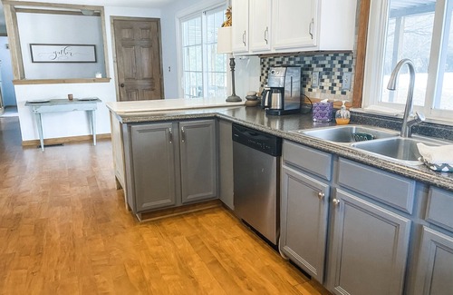 Corning House | The Ranch House - 5 miles from downtown!