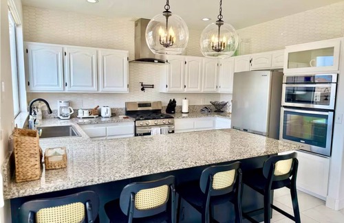 Summerlin House | The Refuge of Dreams – Family-Friendly 3BR/3BA Home with Pool, Spa & Gym Access