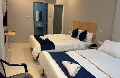 Malihabad Hotel | The Renaya Hotel