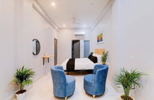 Malihabad Hotel | The Renaya Hotel