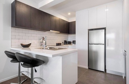 Warrane Apartment | "The Retreat" with car park 10 min to CBD/Airport