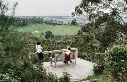 Yarragon South House | The Ridge House - Stylish Gippsland Getaway