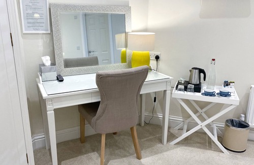 Backwell Hotel | The Rising Sun