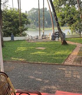 Kumbalam Apartment | The River House