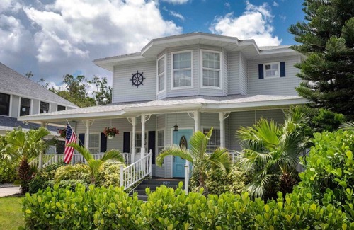 Bradenton House | The Riverhouse Retreat