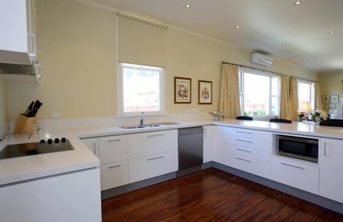 Gisborne House | " The Rivers " Central Gisborne