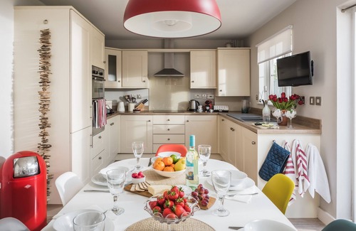 Camber Cottage | The Rock - a cottage that sleeps 6 guests in 3 bedrooms