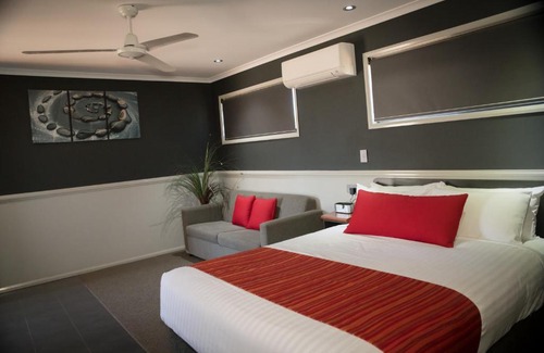 Charleville Hotel | The Rocks Motel