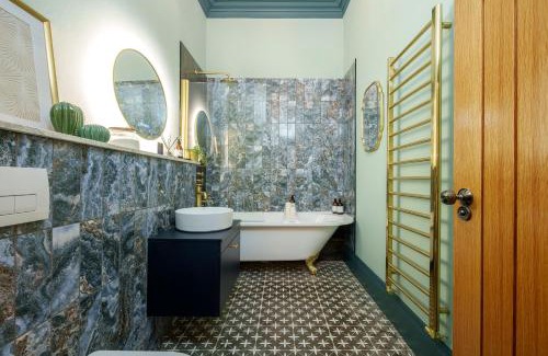 Bristol Old City Apartment | The Royal Mint - 2 Bedroom Apartment in Central Bristol by Mint Stays