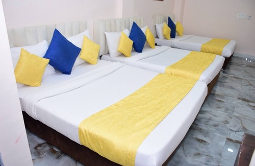 Dewas Hotel | The Royal Palace Hotels By Blues