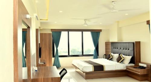 Chandkheda Hotel | The Royal Square - Sky Stays (Chandkheda)