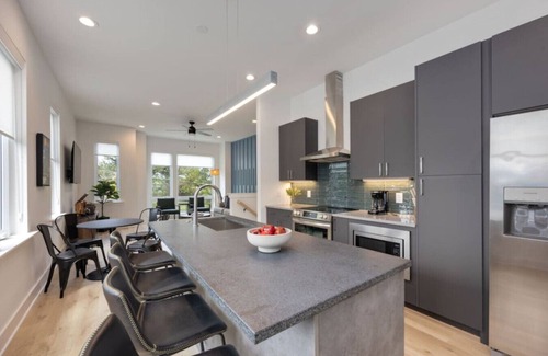 Radnor Apartment | `The Ryman` 4BR Haven with Scenic Rooftop