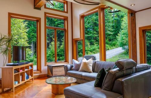 Val David Ski Chalet | The Sculptural Nature Escape Spa & Billiards