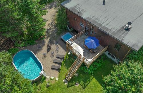 Val David Ski Chalet | The Sculptural Nature Escape Spa & Billiards