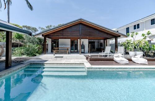 Sunshine Beach House | The Seaglass Villa - Private Pool and Sauna
