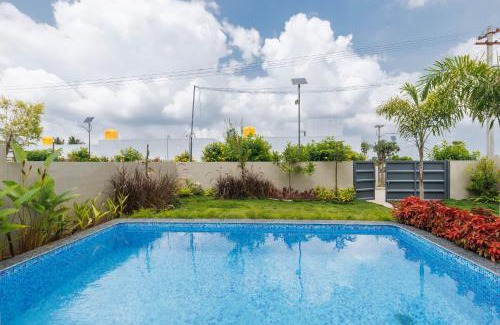 Hosur Apartment | The Serenity Haven by StayJadePrivate PoolLawn