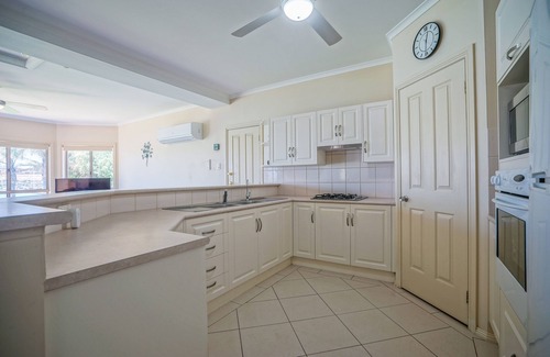 Wallaroo House | 'The Shack' Copper Cove Marina