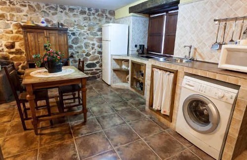 Montuerto Cottage | THE SHELTER. The Houses of Valdepielago, the Puerta del Paraiso.