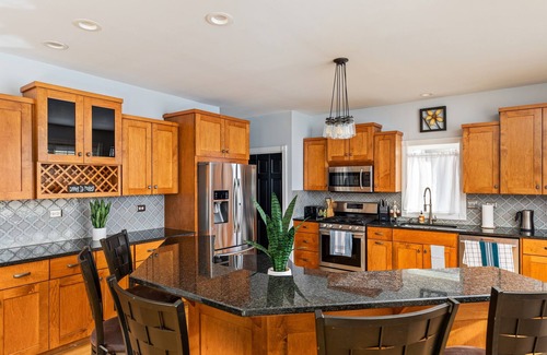 Michigan City House | The Sheridan Grand | 8 Bedrooms | Pet Friendly | Hot Tub | Sauna