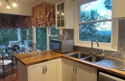 Kalorama Bed & Breakfast | The Sister Cottage in Kalorama