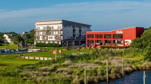 Waves Apartment | The Slick - Waterfront 3-Bedroom, 3-Bathroom Penthouse Suite at REAL Watersports