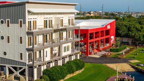 Waves Apartment | The Slick - Waterfront 3-Bedroom, 3-Bathroom Penthouse Suite at REAL Watersports