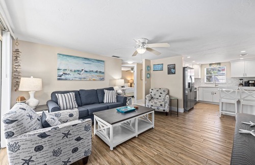 Siesta Key House | The Solaster | Pet Friendly Home on Siesta Key w/2 Heated Pools, Walk to Beach & South Village!