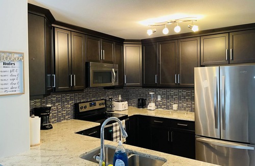 Stonebridge House | The Sophie's @ Sask (3BR/2.5BA)