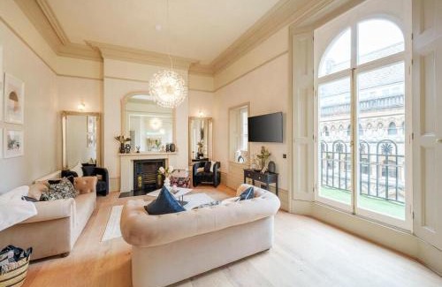 Bristol Old City Apartment | The Sovereign suite apartment at The Bank of England