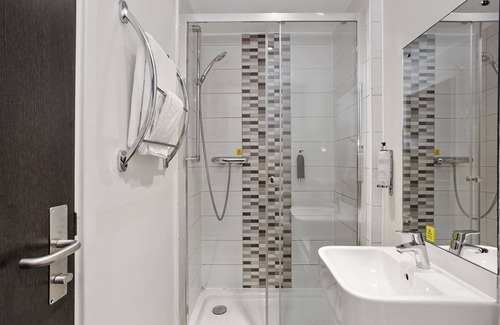 Gilmorton Hotel | The Sparrow Hotel