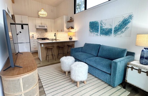 Mendenhall Valley House | The Sprout - gas fire-pit, grilling staton, hot tub, close to shops & hiking