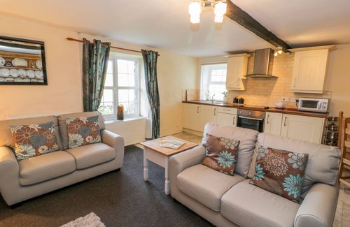 Llanbedr Cottage | THE STABLE COTTAGE, pet friendly, country holiday cottage in Llanbedr