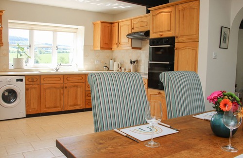 Eaton Mascott Cottage | The Stables