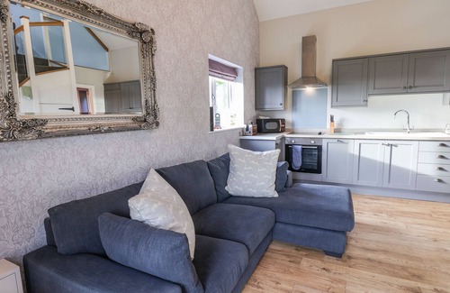 Scarborough Cottage | THE STABLES, pet friendly, with hot tub in Seamer, North Yorkshire