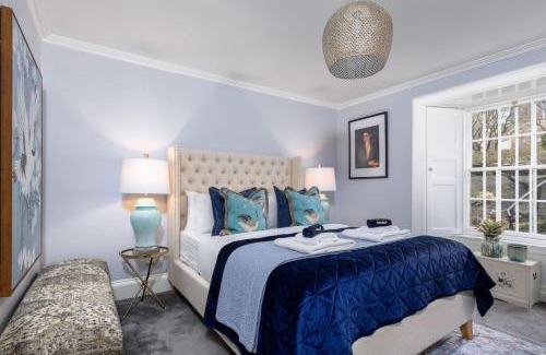 Stirling House | The Stirling Garden Townhouse - Private Courtyard