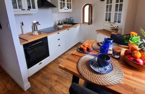 Cordes-sur-Ciel Apartment | The stonecutter's house in Occitan Tuscany