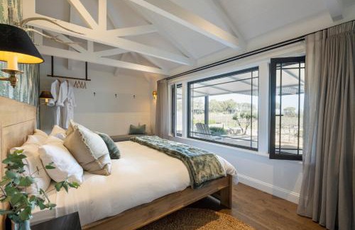 Blewitt Springs Hotel | The Strand at The Vineyard McLaren Vale - King BR, Comp Minibar, Breakfast Prov, Fireplace