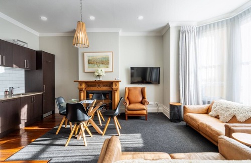 Dunedin City Centre Apartment | The Stuart Street Terraced House