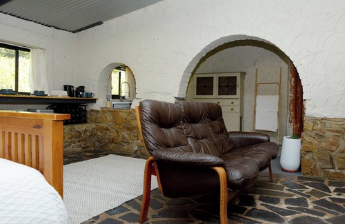 Kersbrook Apartment | The Studio at Meadowbrook: close to the Barossa and Adelaide Hills wine regions.