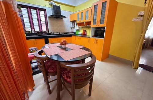 Siliguri Apartment | The Sun-Beam Retreat - 2-bedroom apartment in Siliguri with AC, WiFi