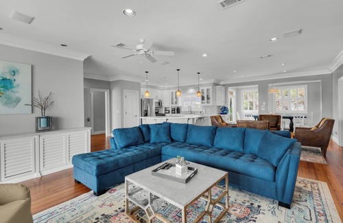 Toilla Segunda House | 🌞 The Sunshine Gulfside | Sleeps 22 w/Private Pool + Steps to Beach
