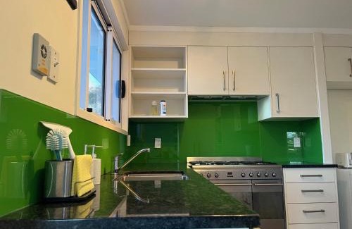 Hamilton Bed & Breakfast | The Sweet Pea- Room 2