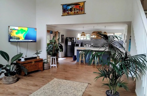 Brisbane Waterfront House | The Taj - an open spaced 2 bedroom serene and inviting getaway on Russel Island