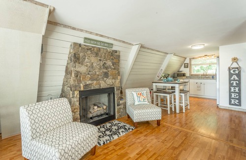 Jasper Cottage | The Tiger Lily - A PMI Scenic City Vacation Rental