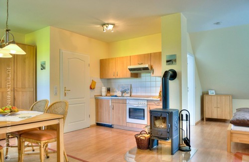 Busumer Deichhausen Apartment | The "tower room". Beautiful 1-room apartment in Büsumer Deichhausen