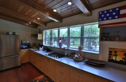 Crystal River House | The Tree House - Family Friendly, Great Yard, Waterfront