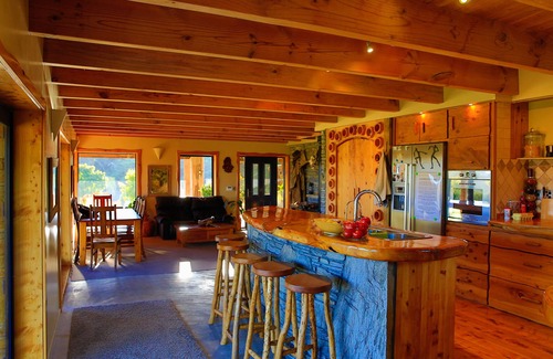 Cheviot Bed & Breakfast | The Tree House Lodge - Bed & Breakfast